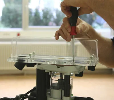 Freeshulp op de bovenfrees bevestigen