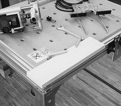 Fixation de la pièce sur la table multifonctions