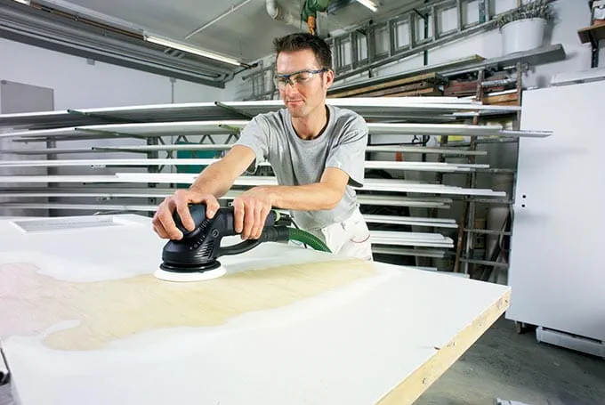 Retrait de la peinture des portes