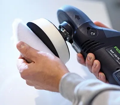 Lamsvel op rotatiepolijstmachine aanbrengen.