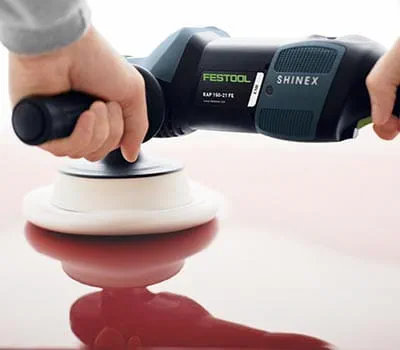 Bij gevoelige kleuren kan het nodig zijn om door te gaan om de gewenste glans te bereiken.