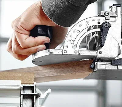 Voor maximale stabiliteit gebruiken we per hoekverbinding twee DOMINO-stenen