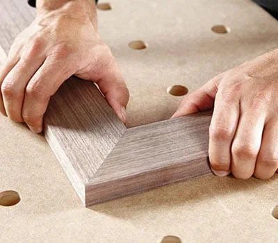 Vervolgens de framelijsten in elkaar zetten