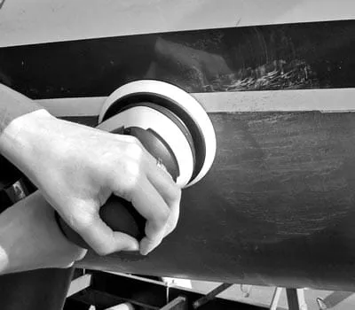 Gelcoat schuren bij diepere krassen of beschadigingen 