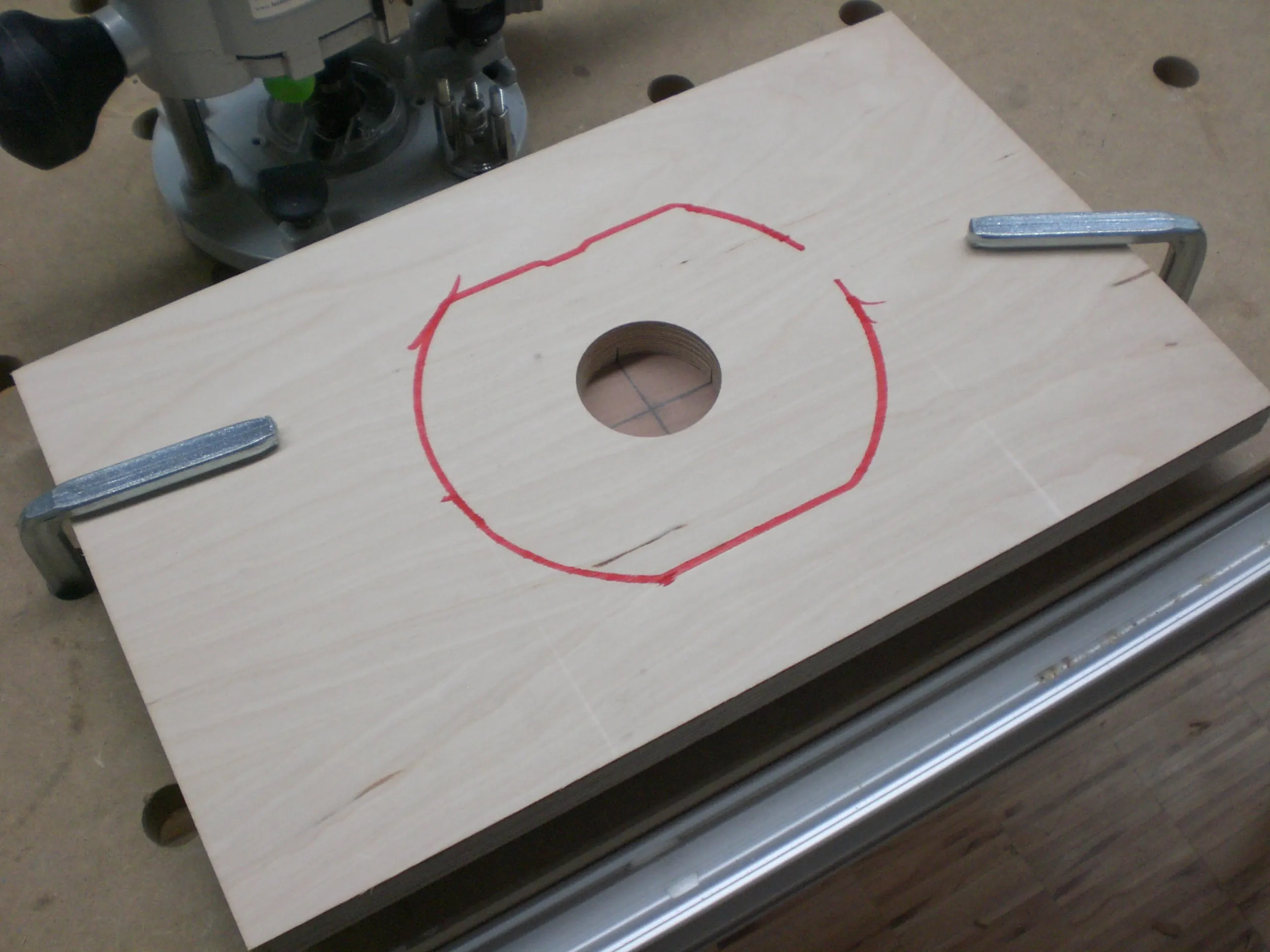 Fixation avec des serre-joints