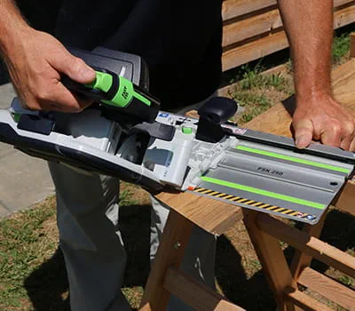 Afkortzaagsnede uitvoeren