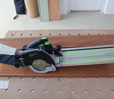 Découper des planches de revêtement 