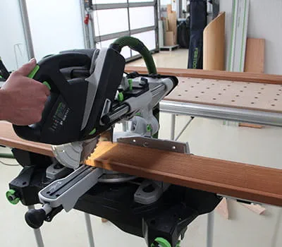 Découper des planches de revêtement 