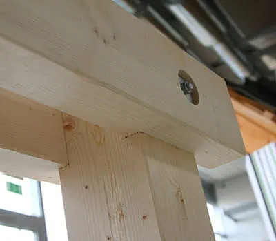 Voorbereide tangen met bijbehorende boorgaten monteren