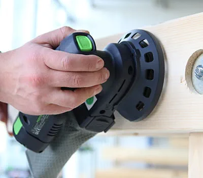 Voorbereide tangen met bijbehorende boorgaten monteren