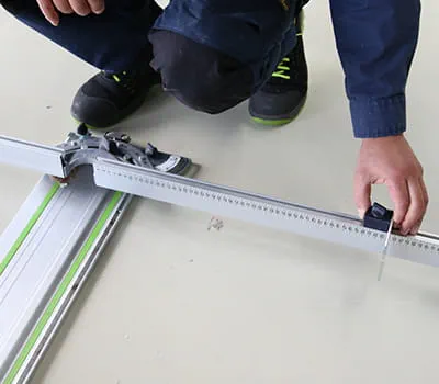 Breedte aan de hoekaanslag instellen