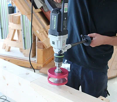 Boorgaten voor de onderlegringen worden geboord