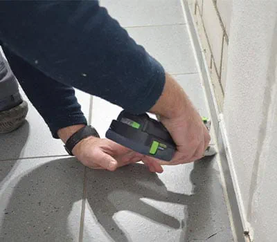 Verwijderen van de siliconenvoegen