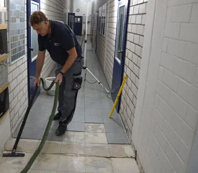 Stof en losse delen afzuigen