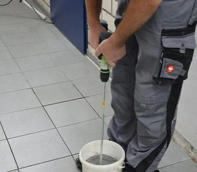 Mengen van het voegcement