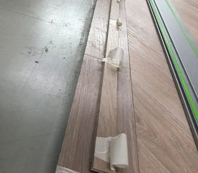 Poser les rubans adhésifs