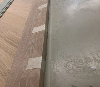 Rubans adhésifs sur toute la longueur