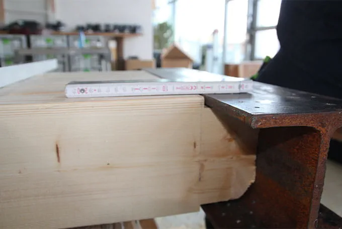 Poutre en bois dans une poutre en acier