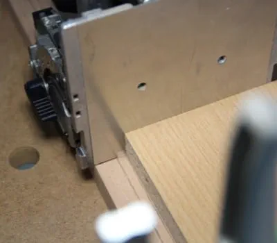 Bodem/deksel met middenzijde verbinden