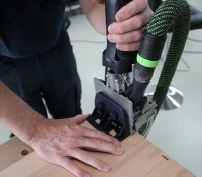 Bodem/deksel met zijden verbinden