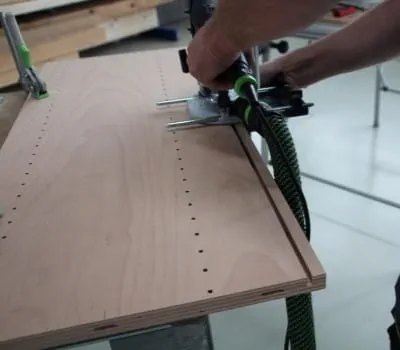 Groef voor achterwand infrezen