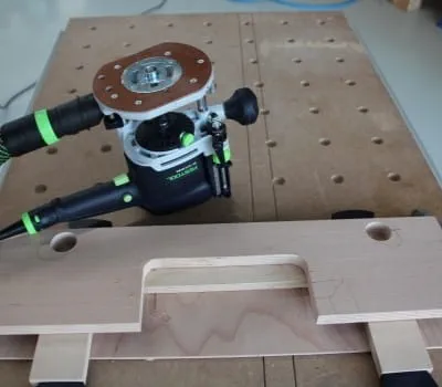 Uitsparing in de voorste stukken maken