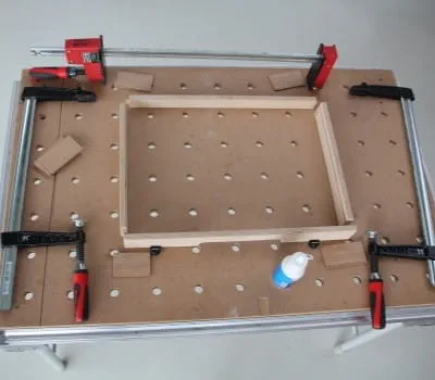 Schuifladedelen aan elkaar lijmen