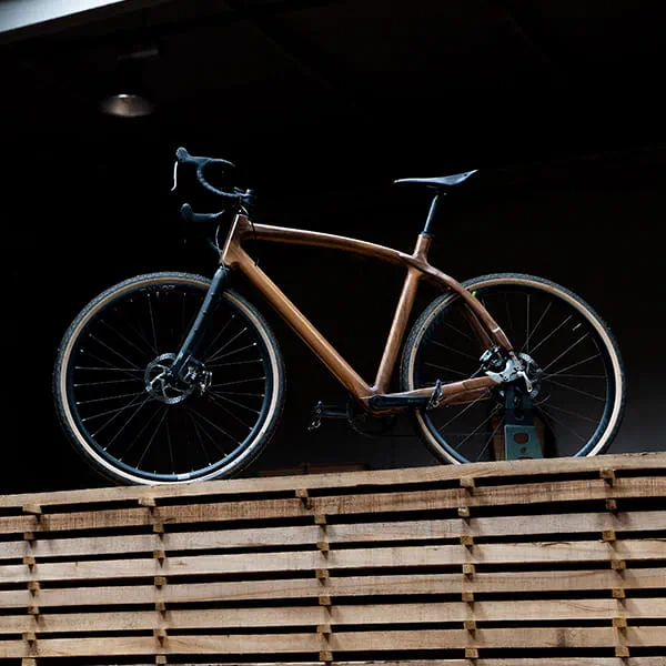 De afgewerkte houten fiets