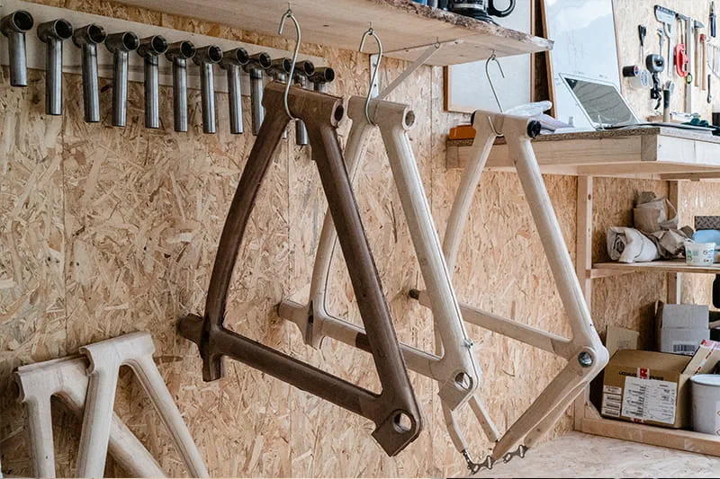 De kaders in massief hout 100% made in Belgium bestaan in verschillende groottes