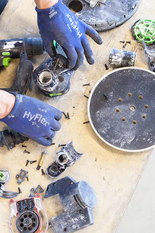 De Planex easy in de servicewerkplaats van Festool