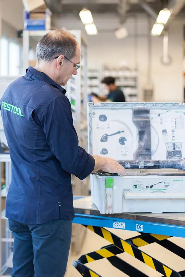 De Planex easy in de servicewerkplaats van Festool