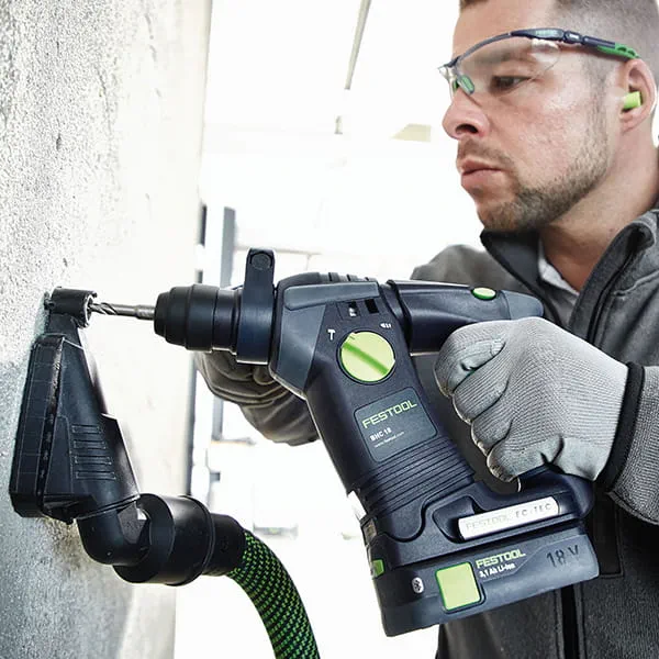 De Festool-boorhamer BHC 18 met de afzuigadapter D 27-BSD