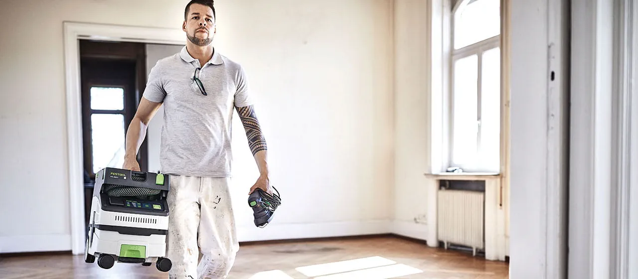 De mobiele stofzuiger van Festool in actie op de bouwplaats