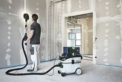 Het SYS-PowerStation met de langnek-schuurmachine Planex LHS 2 225. 