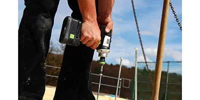 De accu-schroefboormachine DRC 18/4 van Festool in actie.