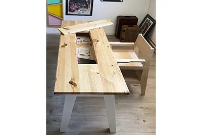 Een tafel voor thuiskantoor van Laura Kampf.