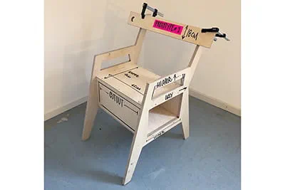 Laura Kampf bouwt een stoel met Festool gereedschap.