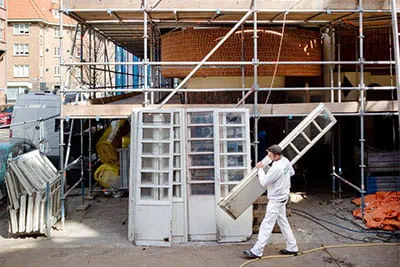 Un collaborateur mobile de Wolters sur le chantier.
