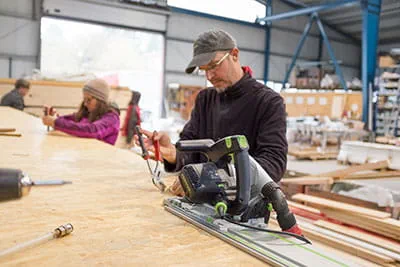 De Festool handcirkelzaag komt in actie